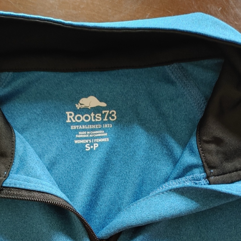 Roots Canada active 1/4 zip pullover, S